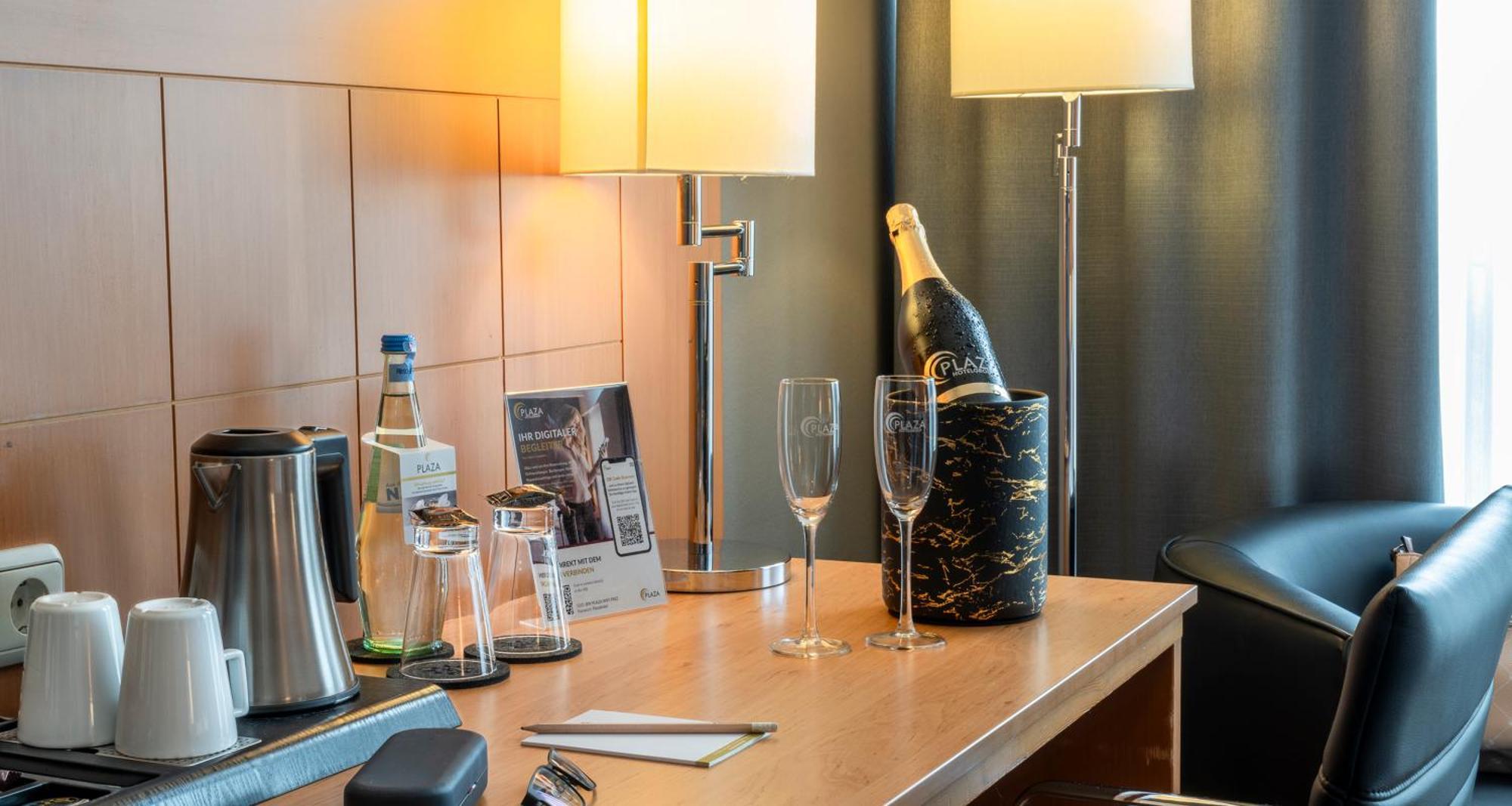 Plaza Premium Koeln Hotel Eksteriør billede